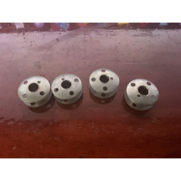 Metal Class 66 Bobbins 4 pcs - Picture 3 of 3